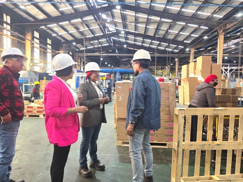 Alianza UTVAM-Glassia acerca estudiantes al sector productivo