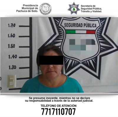 Detienen a mujer por presentar presunta documentación apócrifa