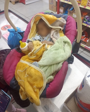 Polic&iacute;a Violeta rescata en Pachuca,&nbsp;a beb&eacute; abandonada en tienda de autoservicio&nbsp;