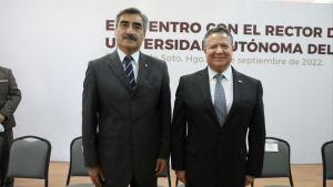 Julio Menchaca se re&uacute;ne con autoridades de la UAEH