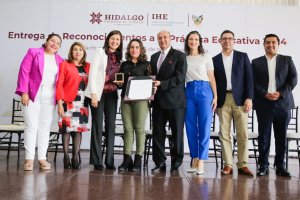 Natividad Castrej&oacute;n entreg&oacute; reconocimientos a la Pr&aacute;ctica Educativa 2024