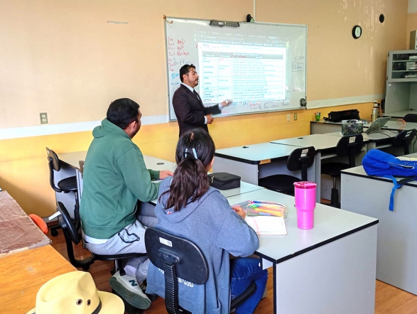 Capacitan en enseñanza del inglés a docentes de la región Tenango de Doria