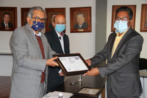 ENTREGA SECRETARIO ATILANO RODR&Iacute;GUEZ REACREDITACIONES DE CINCO PROGRAMAS EDUCATIVOS A LA UTHH