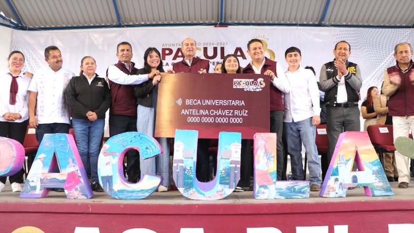 Entregan apoyos educativos a más de 50 planteles en Pacula