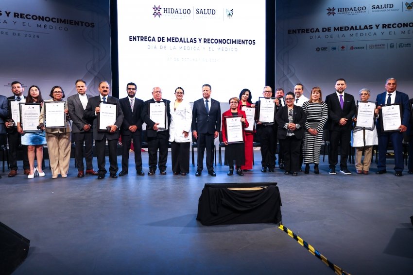 Reconoce Julio Menchaca la trayectoria y vocación del personal médico de Hidalgo