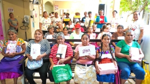 Dif Huejutla realiza segunda entrega de calzado gratuito para adultos mayores en vulnerabilidad