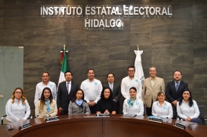 Miembros del Comit&eacute; Directivo del Partido Nueva Alianza Hidalgo (NAH) durante una visita de cortes&iacute;a