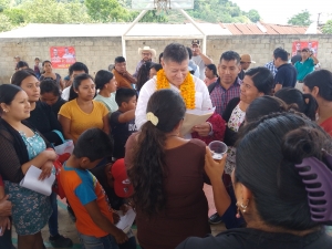 &ldquo;Compa Nato" se compromete con el desarrollo de Huazalingo y sus comunidades