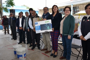SE BENEFICIA CON PINTURA, MOBILIARIO Y EQUIPO DE CÓMPUTO A ESCUELAS DE SAN AGUSTÍN TLAXIACA