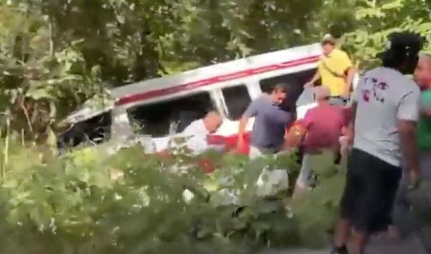 Diez personas reciben atención tras accidente en Huejutla-Atlapexco