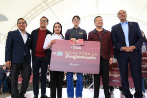 Gobierno de Hidalgo beca a m&aacute;s de 17 mil universitarios