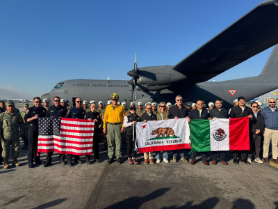 Salió rumbo a California equipo mexicano de ayuda humanitaria para el combate a los incendios forestales