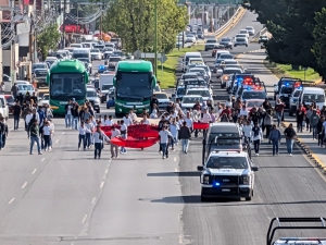 Segundo día de protestas normalistas en Pachuca