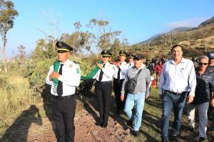 Pachuca refrenda su orgullo patrio con el izamiento de banderas monumentales