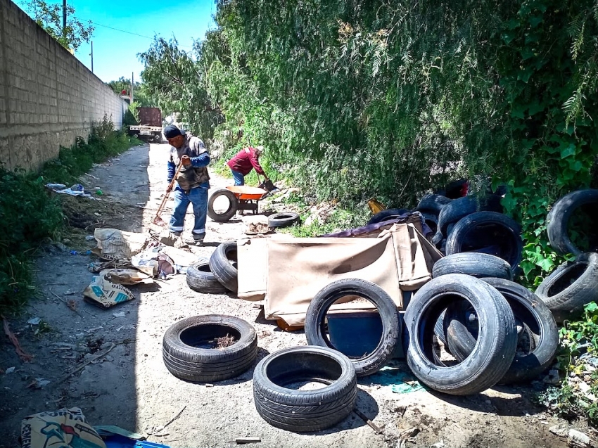 Retira Pachuca 120 llantas de espacios públicos en la Col. López Mateos durante Operativo Sanitario