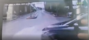 Veh&iacute;culo invade paso del Transporte Metropolitano y ocasiona incidente