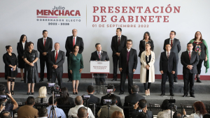 Julio Menchaca presenta gabinete paritario que se rige por principios de la 4T