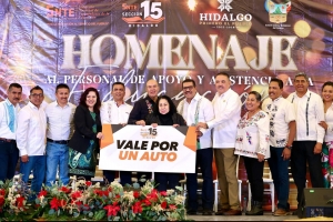 Festejan a personal de Apoyo y Asistencia a la Educaci&oacute;n