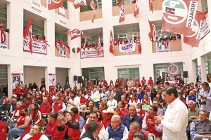 Caras largas y resignaci&oacute;n en el PRI Hidalgo