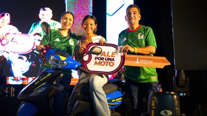 Miles de jóvenes celebran el día del estudiante en huejutla