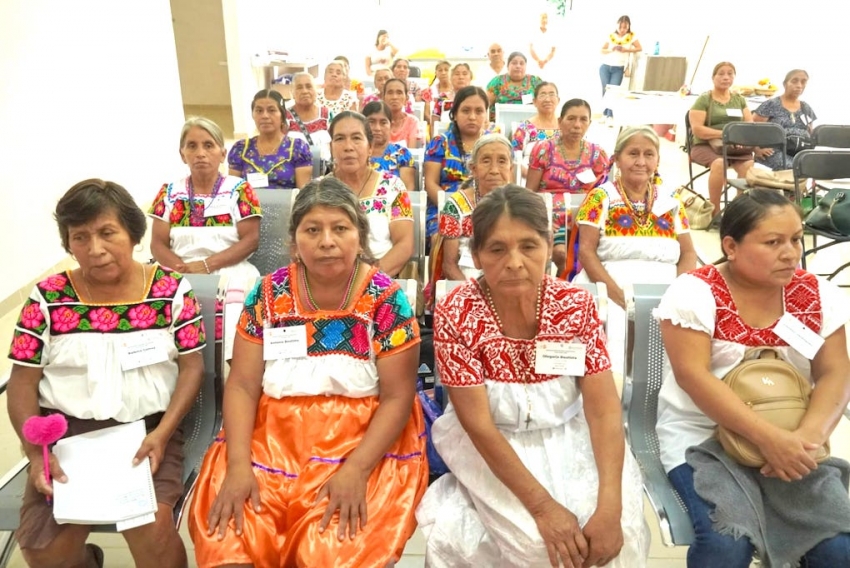 El Fondo de Población de Naciones Unidas comparte experiencias con parteras de Hidalgo