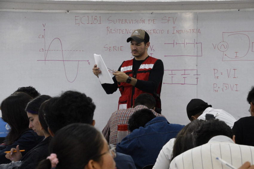 Estudiantes de la UPMH  se certifican en competencias laborales en Energía