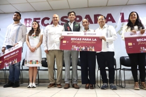 Becas para la Transformaci&oacute;n llegan a estudiantes de Chapulhuac&aacute;n y Jacala