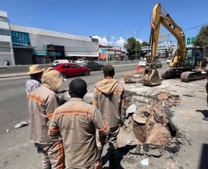 Caasim atiende afectaci&oacute;n en infraestructura sanitaria sobre el bulevar Colosio