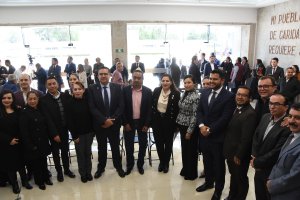 Alcaldes entregan iniciativas de ley de ingresos para el 2025