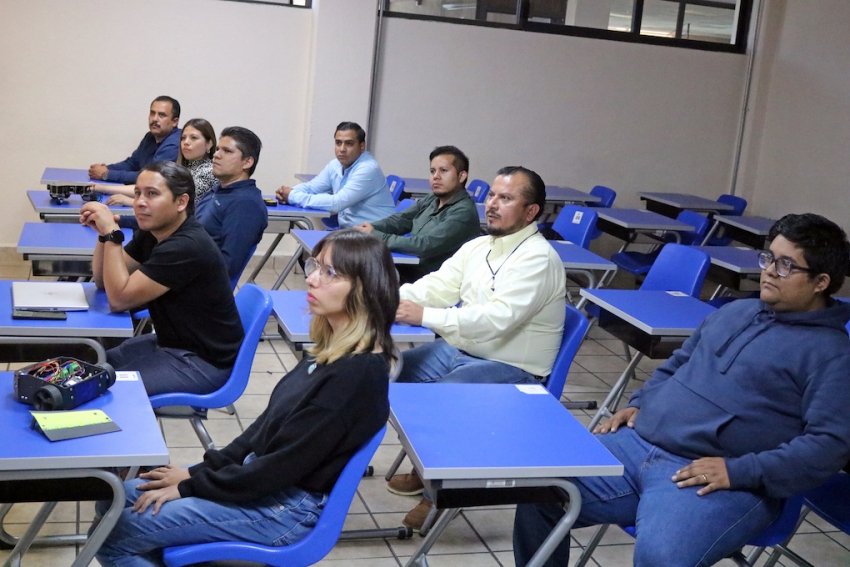 ITESHU apuesta por la innovación; desarrollan robot inteligente para optimizar el cuidado de cultivos
