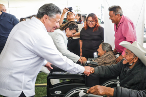 Julio Menchaca refrenda su compromiso&nbsp;con San Agust&iacute;n Tlaxiaca