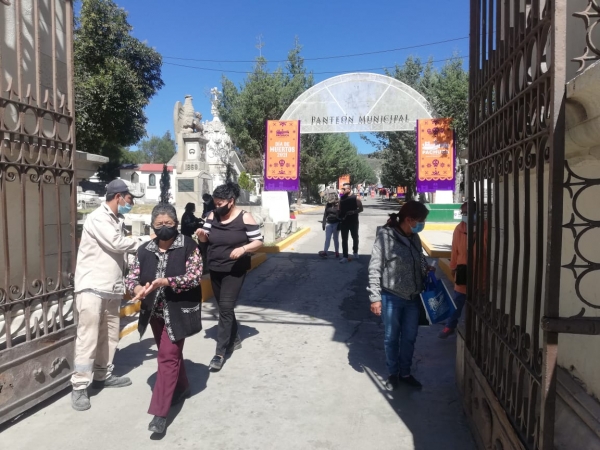 Policía de Pachuca brinda apoyo a mujer que había extraviado a su hermano
