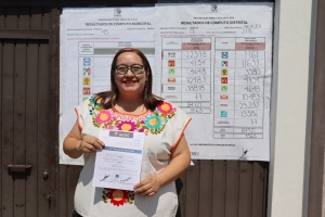 Tania Meza Escorza recibió por parte del IEEH la constancia de mayoría relativa que la acredita como diputada electa