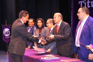 UPP celebra 22 años con entrega de títulos a 503 egresados