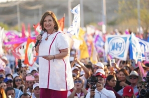 Xóchitl, al frente en encuestas