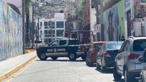 Ri&ntilde;a en bar de El Pari&aacute;n termina a balazos; detienen a tres