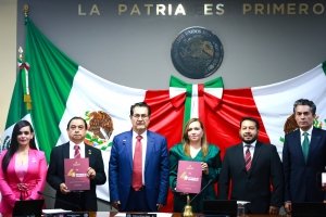 Guillermo Olivares entrega glosa del Cuarto Informe al Congreso