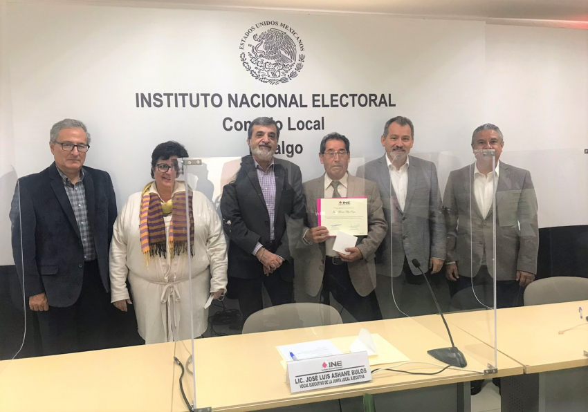 INE Hidalgo entrega reconocimientos a personal de retiro voluntario.