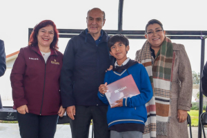&nbsp;  Natividad Castrej&oacute;n entrega tabletas a estudiantes de secundaria en Tetepango y Tlahuelilpan