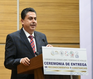 Congreso entrega reconocimientos a servidores públicos, en convenio con el senado