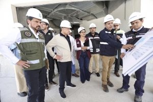 Julio Menchaca y Zo&eacute; Robledo verifican avance del Hospital General de Zona de Tula