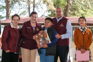 Natividad Castrejón entrega apoyos escolares y refuerza educación STEM en Tula y Tepeji del Río