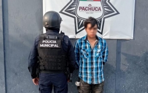 Detienen a dos hombres por presunto robo de coladera en Pachuca