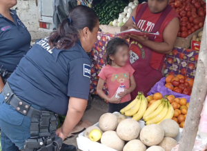 Policía Violeta brinda ayuda a menores extraviados