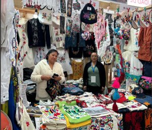 Manos hidalguenses conquistan corazones y logran ventas hist&oacute;ricas en el Z&oacute;calo de Ciudad de M&eacute;xico