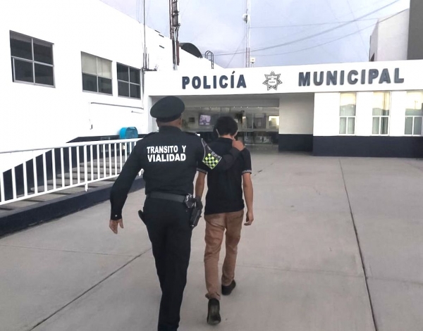 Evitan suicidio de joven en puente de Pachuca