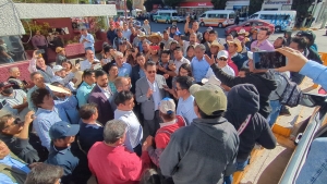 Pobladores de Capula, Ixmiquilpan se manifestaron en palacio de gobierno; Guillermo Olivares, secretario de gobierno los atendi&oacute;