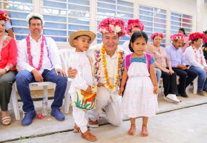 SEPH entreg&oacute; mobiliario y equipamiento a escuelas de Yahualica y Xochiatipan&nbsp;