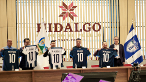 Tuzos del Pachuca presentan sus trofeos 2024 al gobernador de Hidalgo