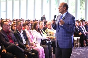 Natividad Castrej&oacute;n re&uacute;ne a jefes de sector y supervisores